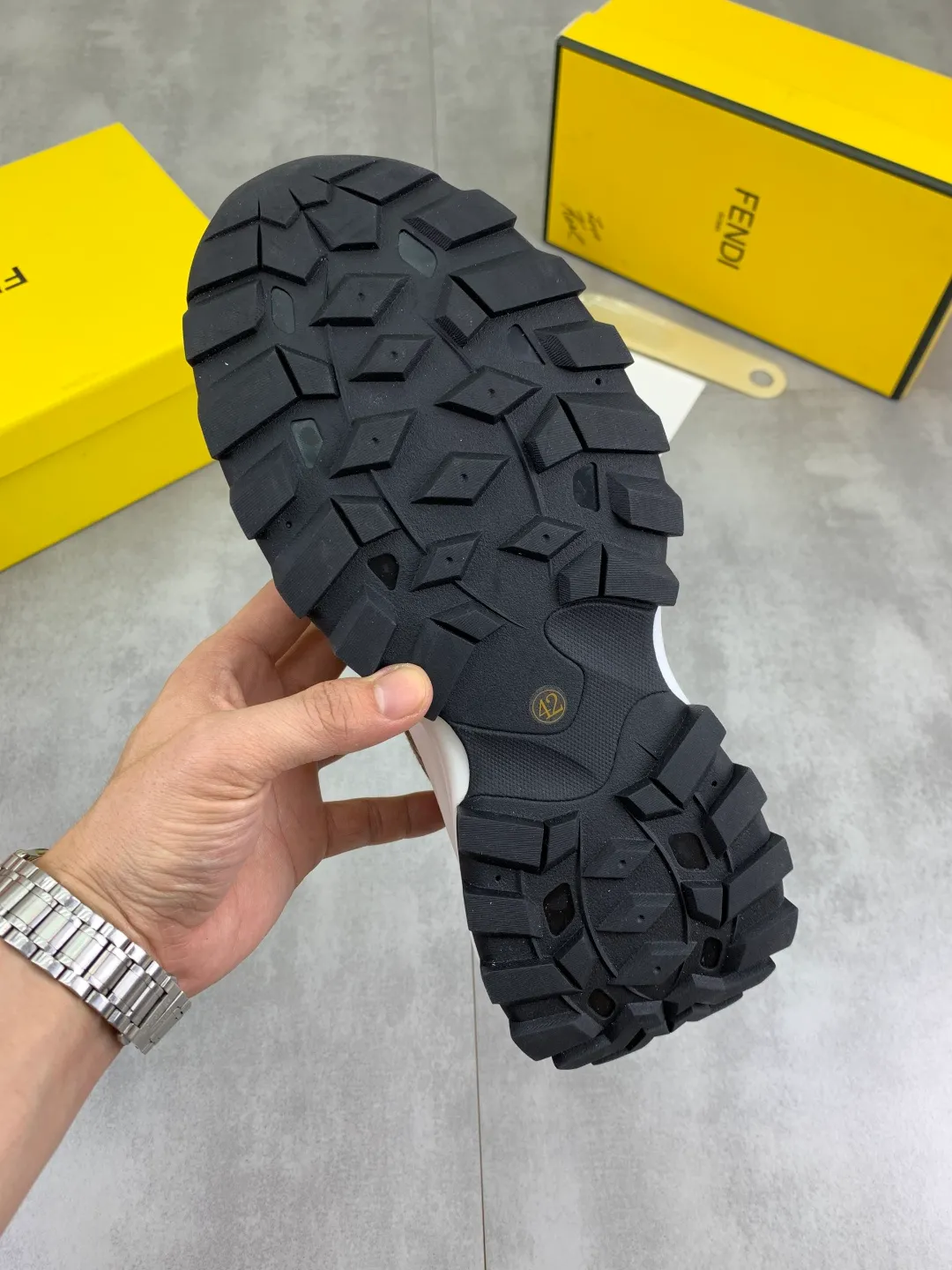 ​Men's shoes 💰P440 💰【New】Little monster 🆘 New FENDI 🕶️🕶️Simple routing effect, showing an elegant and cool driving shoe 🎬Using imported calfskin + first-layer pigskin lining🐂Excellent material🎬Detailed workmanship 🤗Comfortable foot feel➰➰. ​Pair it with any outfit to show your taste and temperament, low-key luxury ♻️Design ​simple and elegant ​noble and fashionable 🍃​Very loved and favored by trendy men 💓❤️Size: 38-44 (45 customized) 3️⃣ colors available